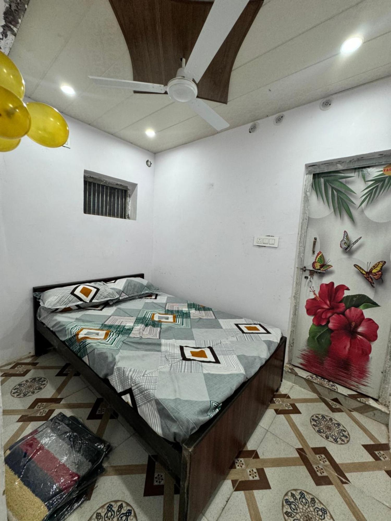 Pakhi Residency Hotell Vrindāvan Exteriör bild