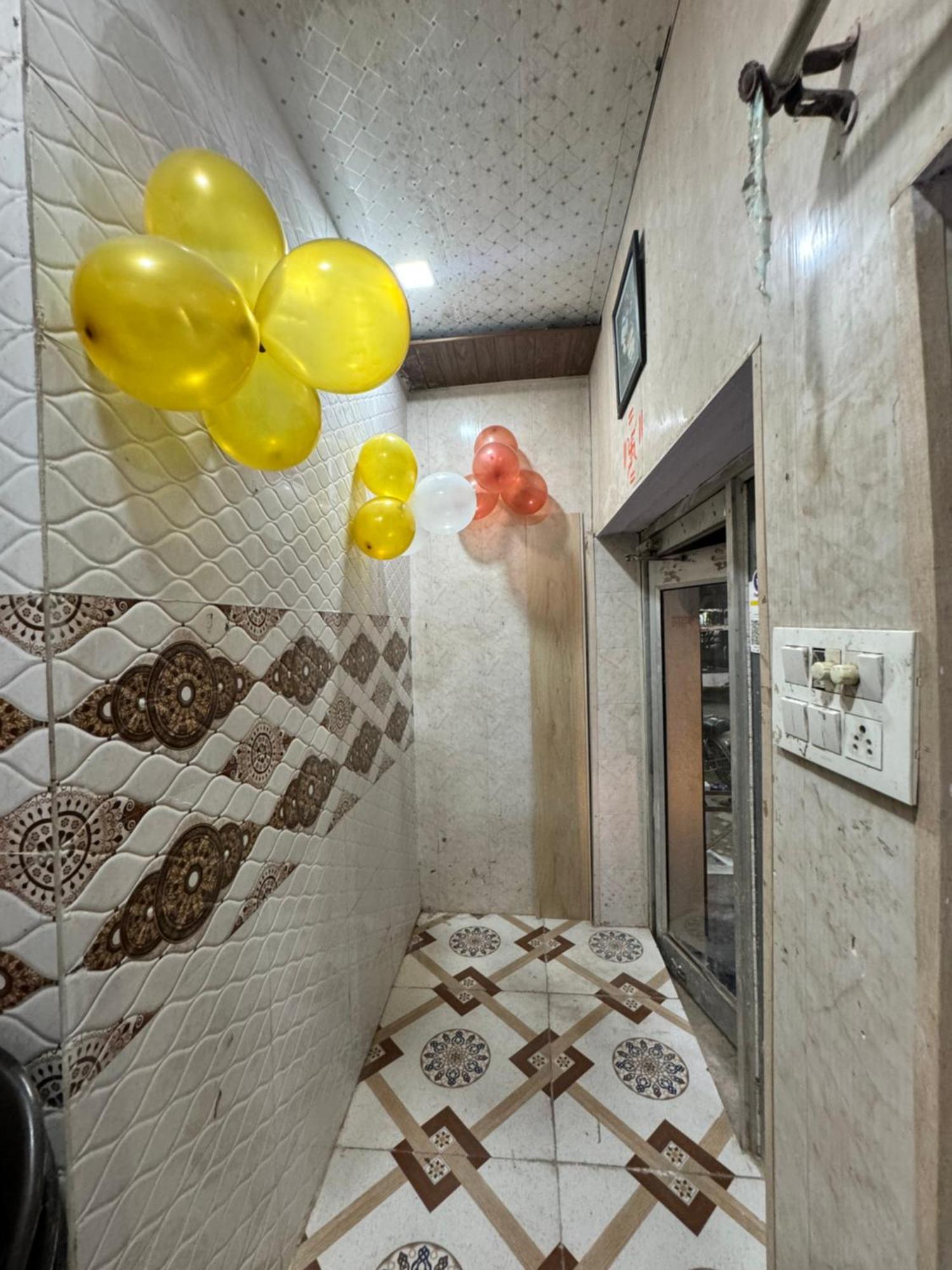 Pakhi Residency Hotell Vrindāvan Exteriör bild