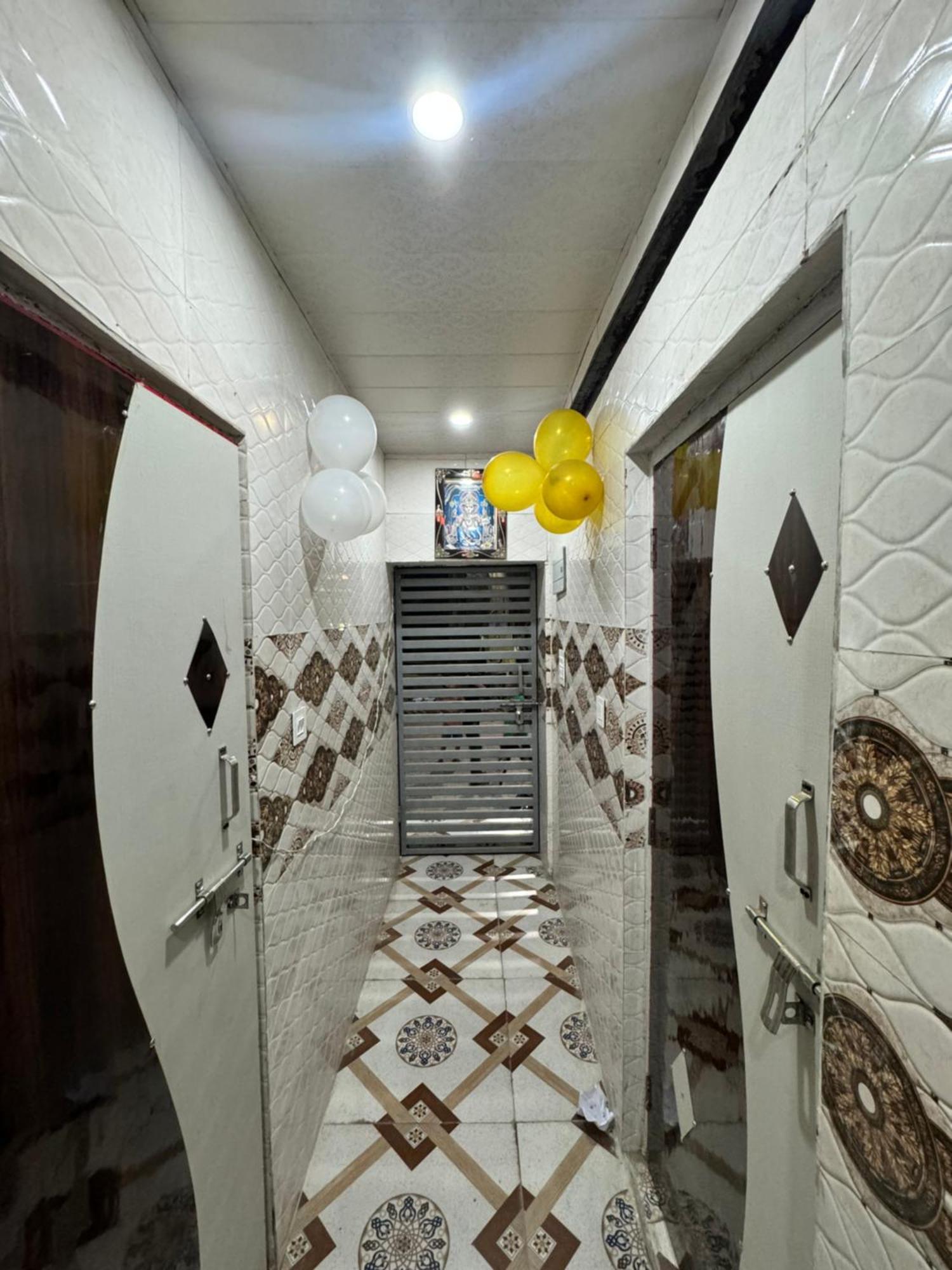 Pakhi Residency Hotell Vrindāvan Exteriör bild