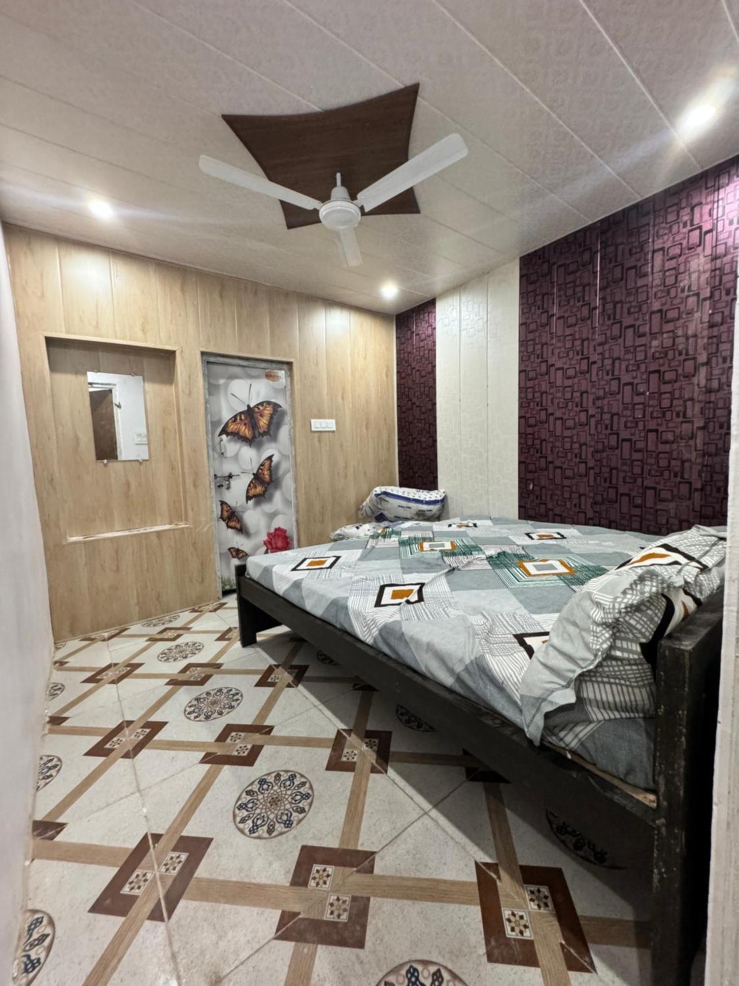 Pakhi Residency Hotell Vrindāvan Exteriör bild