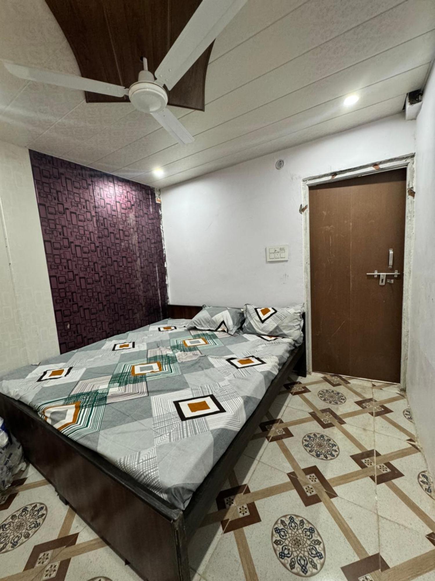 Pakhi Residency Hotell Vrindāvan Exteriör bild
