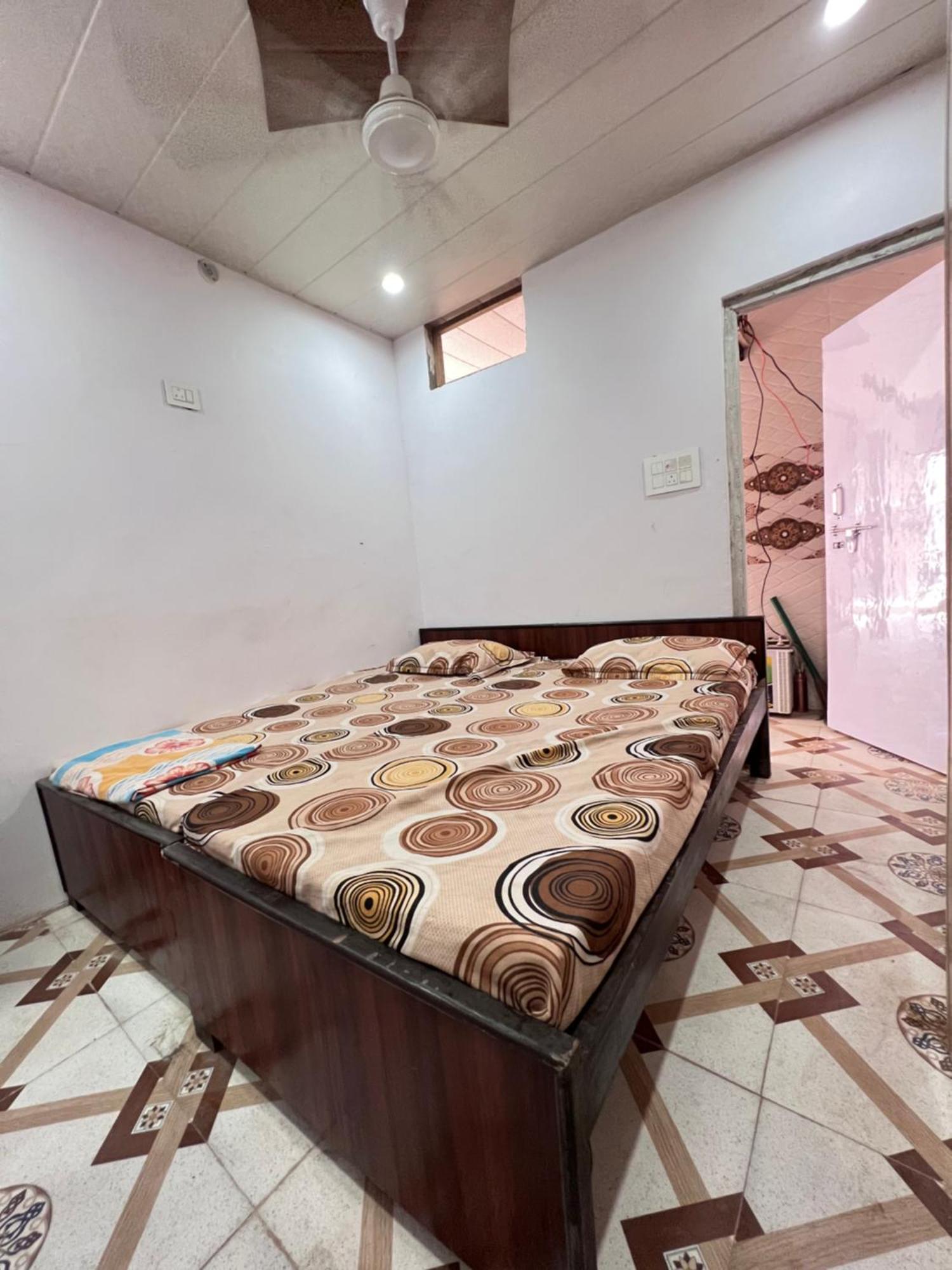 Pakhi Residency Hotell Vrindāvan Exteriör bild
