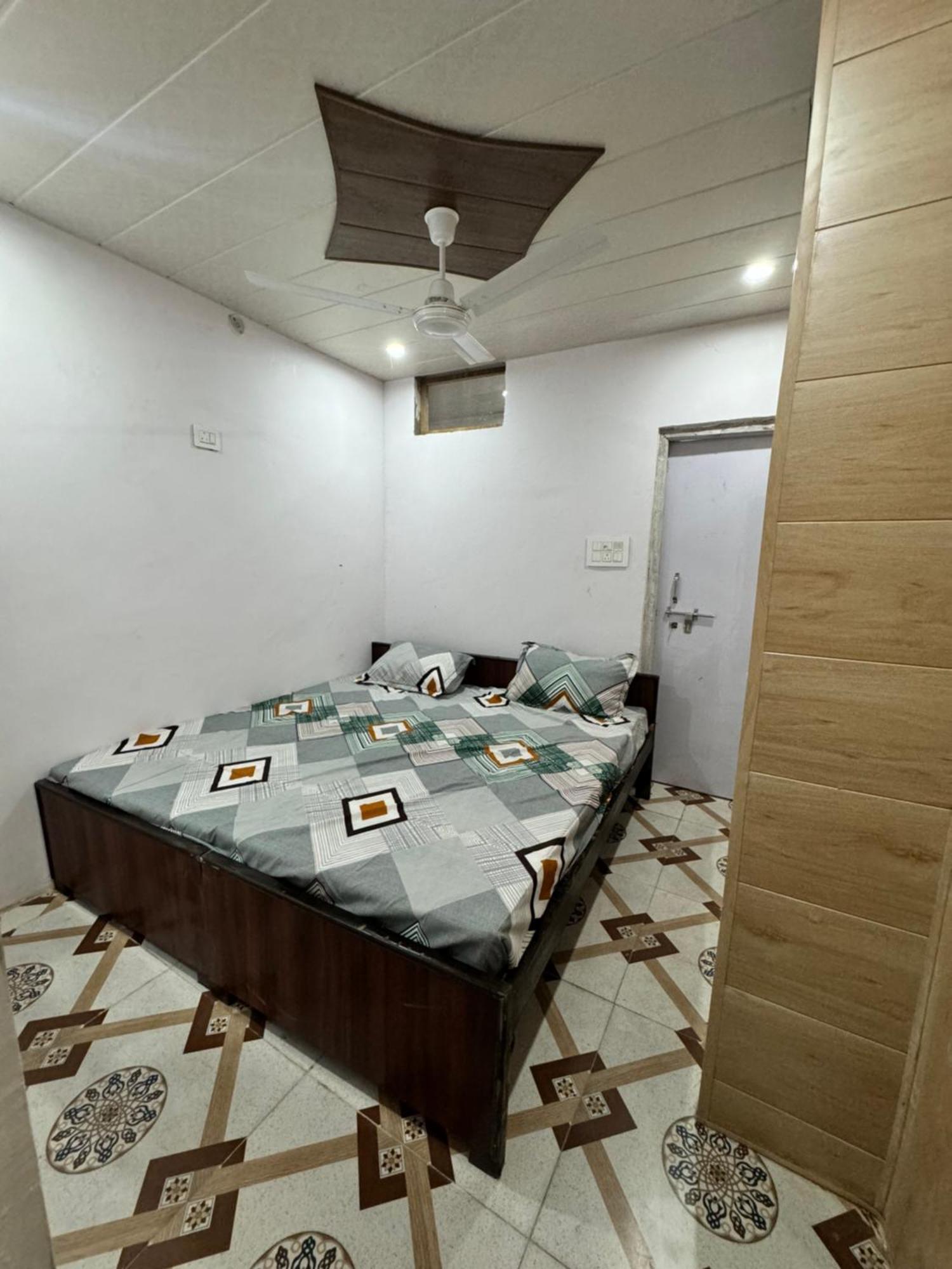 Pakhi Residency Hotell Vrindāvan Exteriör bild